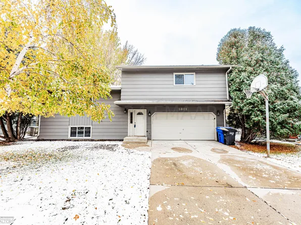 1801 Prairie Ln S, Fargo, ND 58103