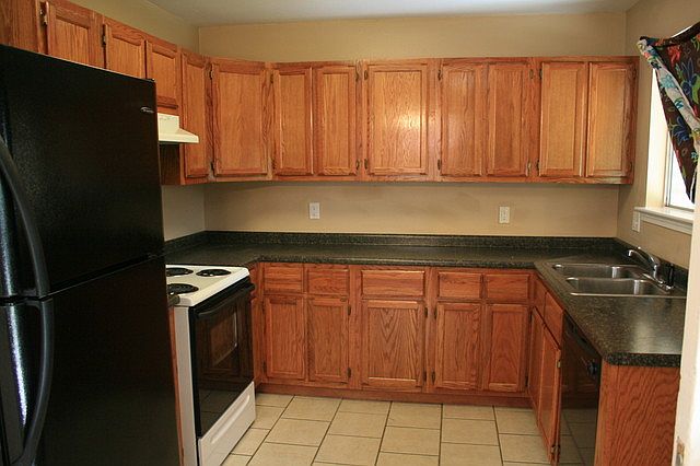 2nd image of 1210 Cousin St