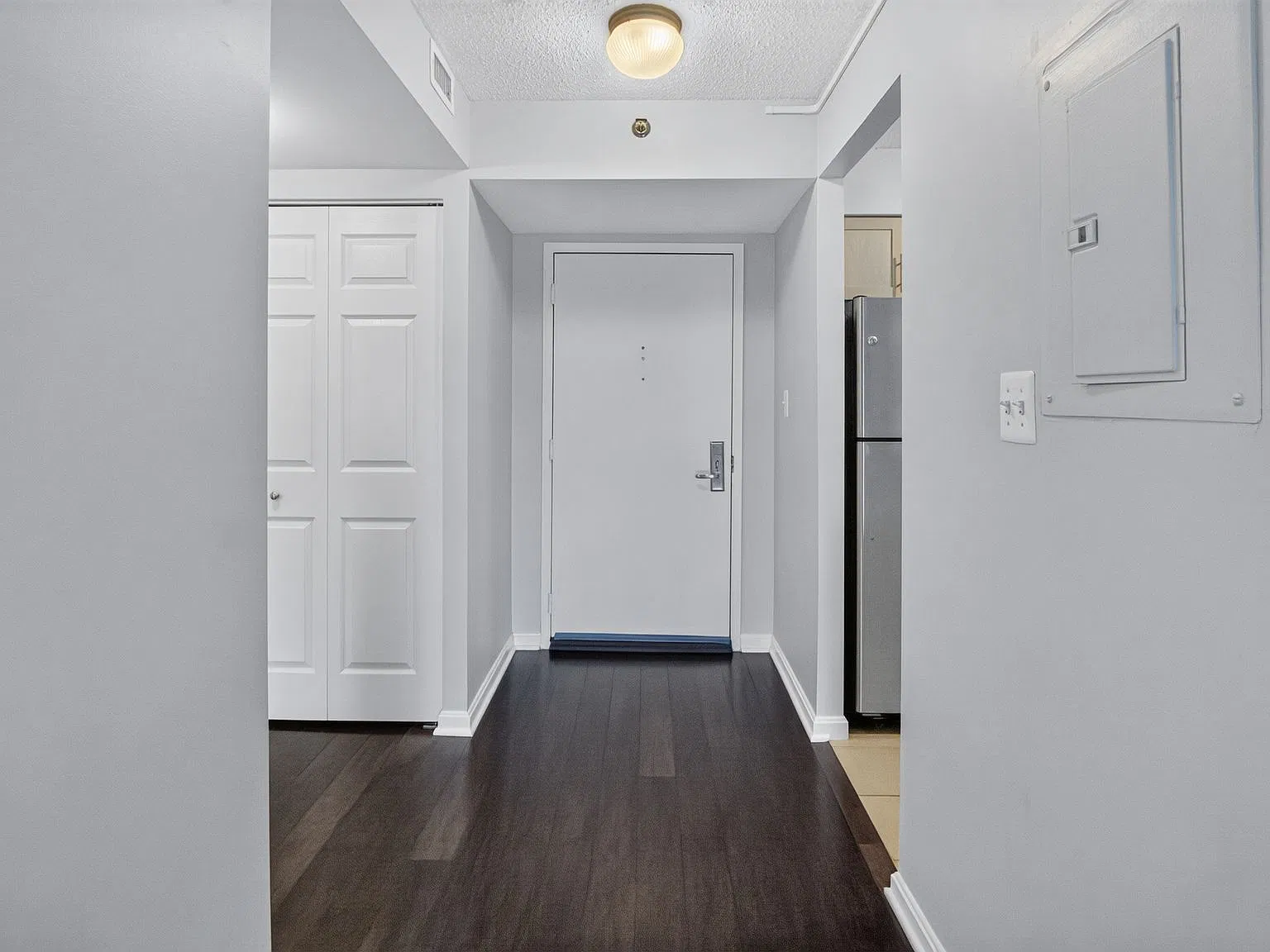 10101 Grosvenor Place #818 - 1 — Photo 2