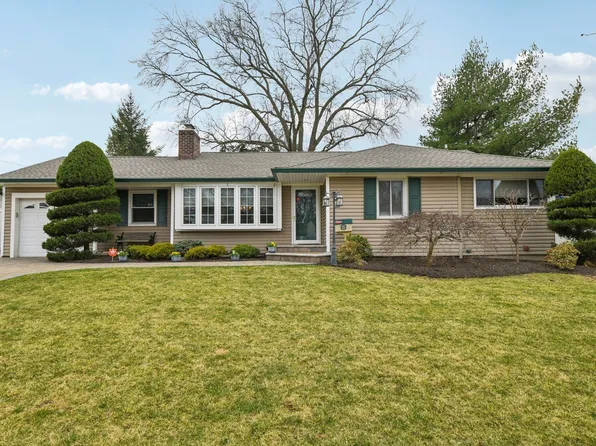 527 Davie Street, Westbury, NY 11590