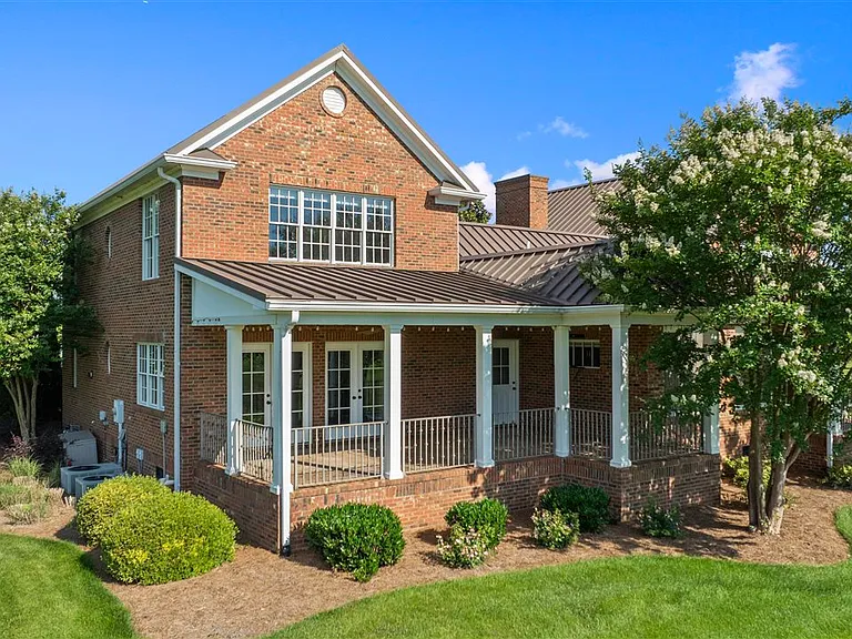 358 Club Ct — Photo 17