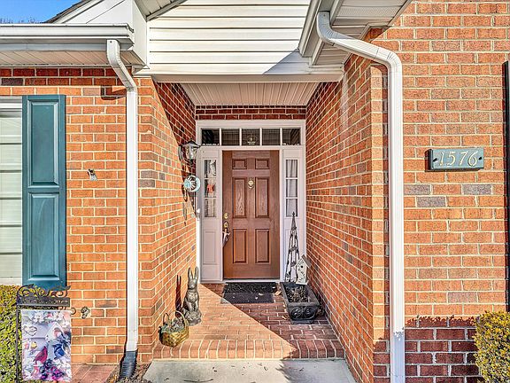 3rd image of 1576 Rosewalk Ln SE