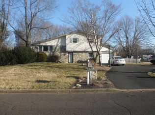 529 Fairhill Dr, Churchville, PA 18966