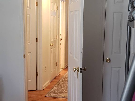 3rd image of 414 Heritage Ln