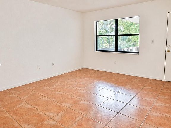 4th image of 10370 SW 220th St APT 228
