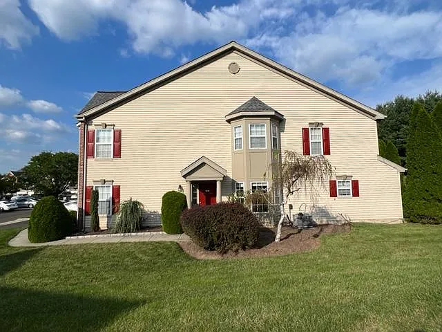 201 White Pine Ct — Photo 6