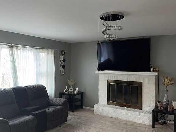 3rd image of 220 N Rosedale Ave