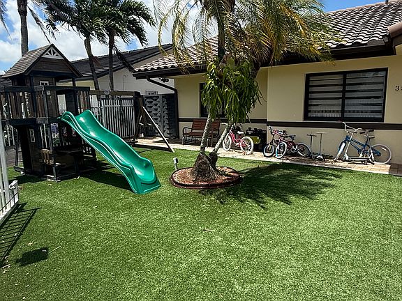 3rd image of 3510 SW 136th Ave #1