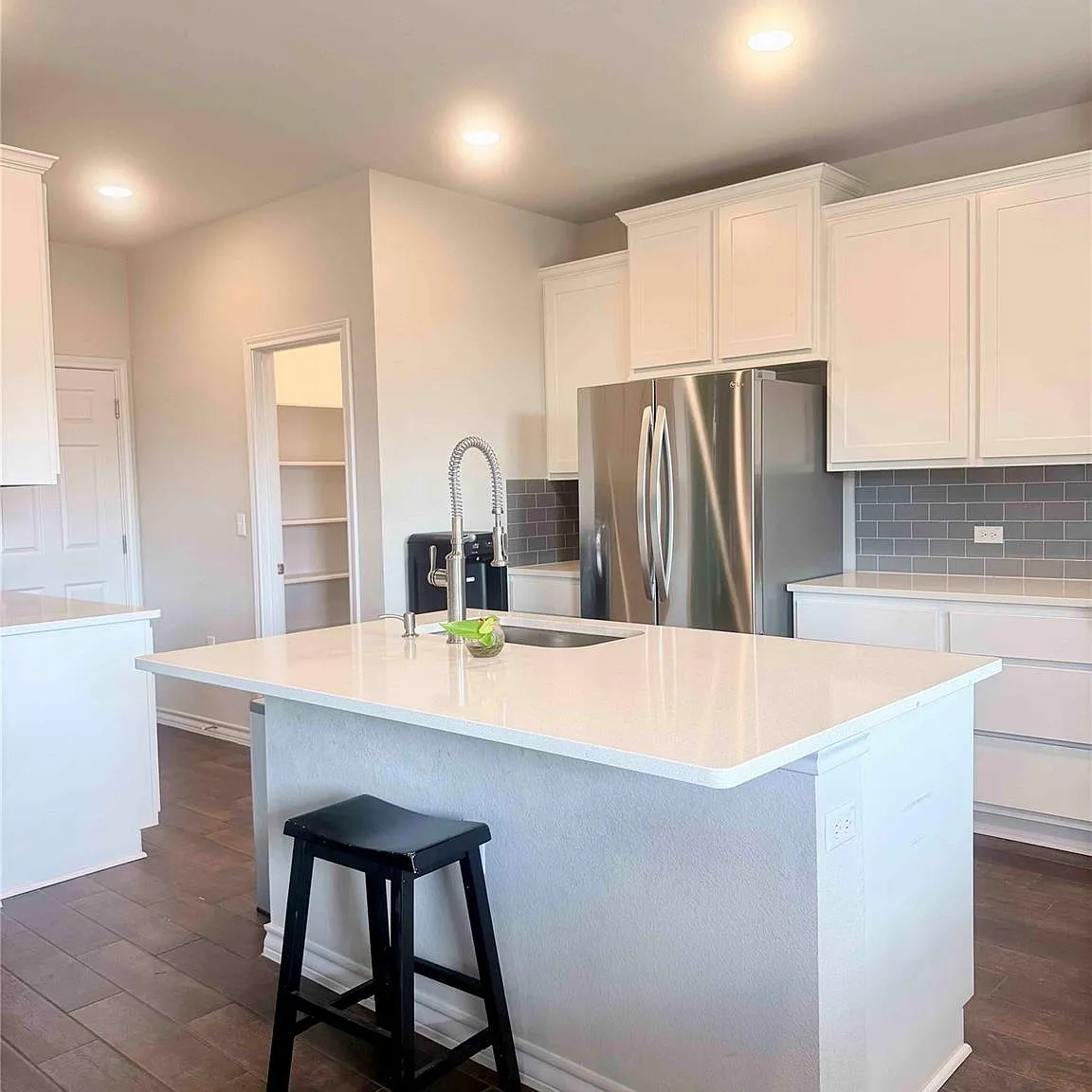 4 bed, 3.0 bath, 2174 sqft, $2,400 — Photo 4