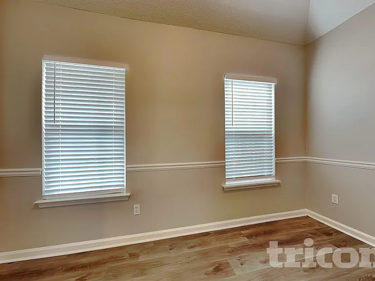 496 Birchwood Dr — Photo 5