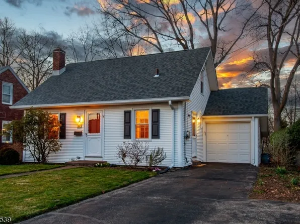 22 Forest Rd, Dumont Boro, NJ 07628