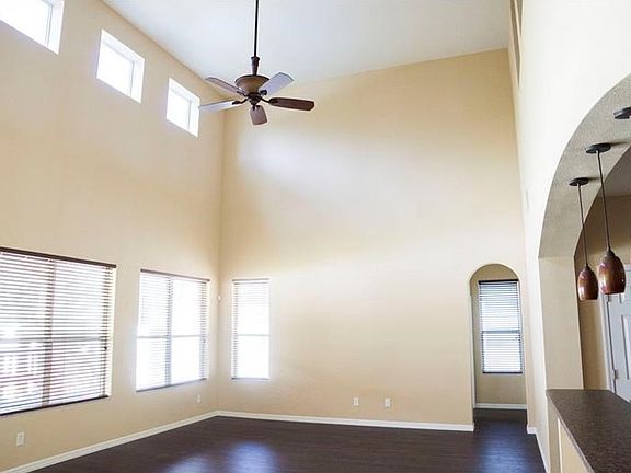 4th image of 400 Michigan Estates Cir