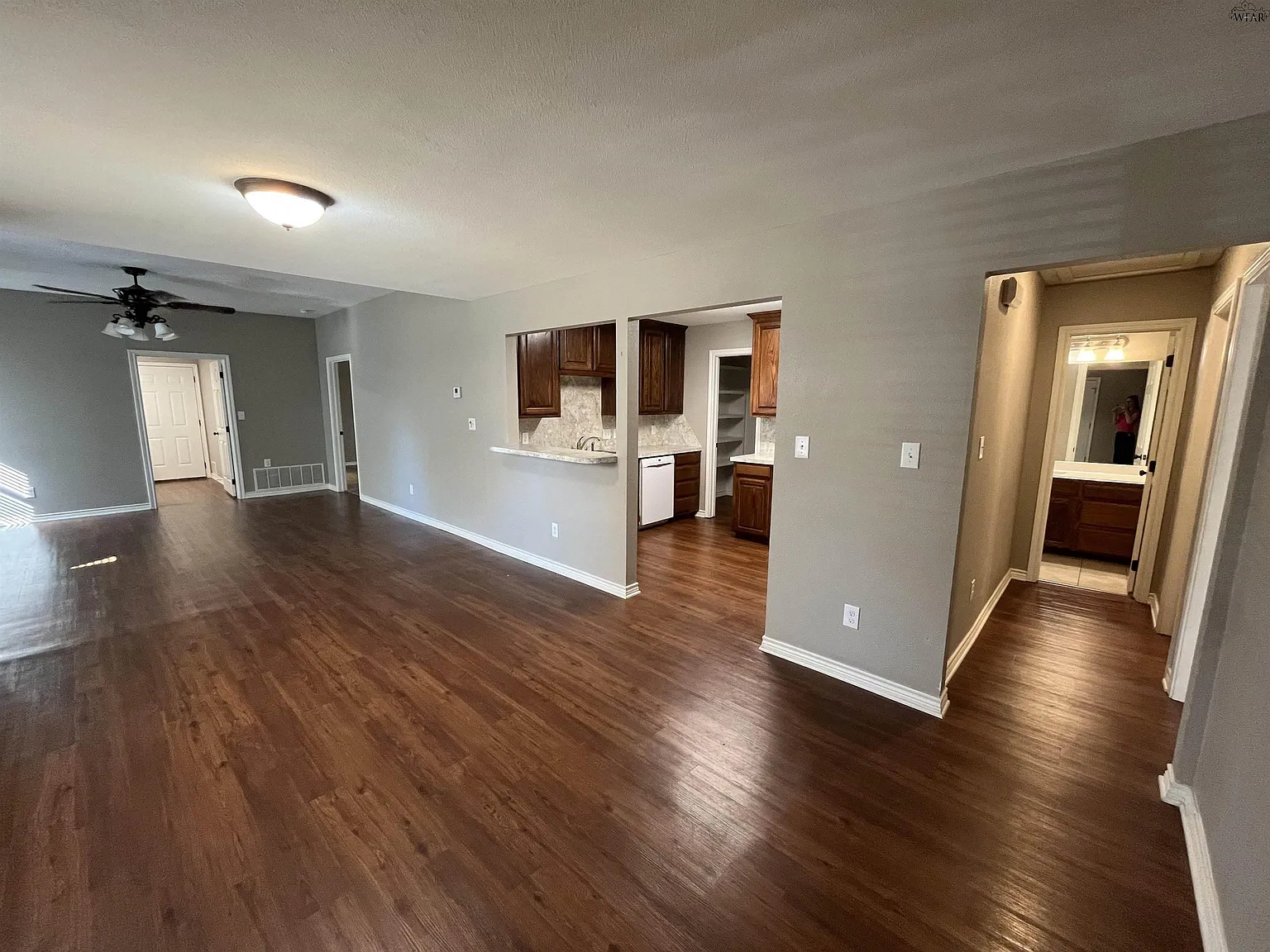 3 bed, 2.0 bath, 1352 sqft, $1,550 — Photo 2