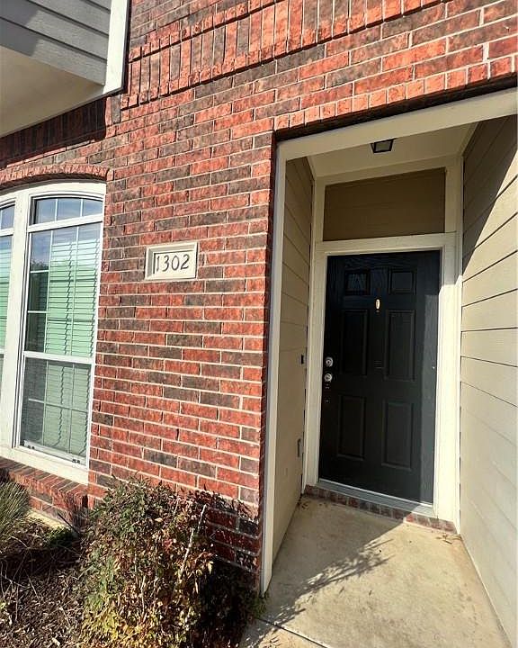 1st image of 305 Holleman Dr #1302
