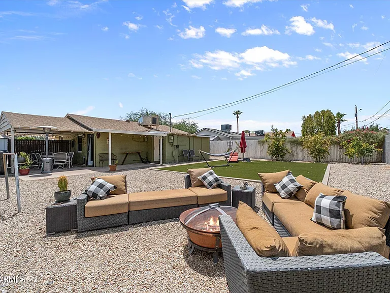 1324 E Orangewood Ave — Photo 16