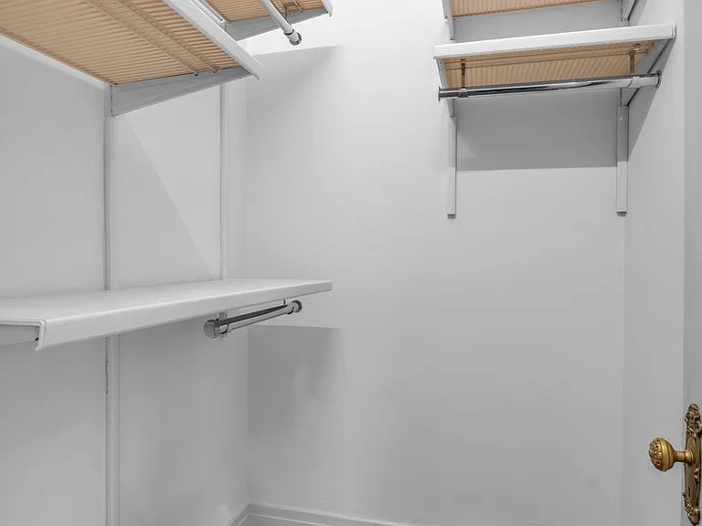 100 Richmond Ave #UPPER — Photo 9