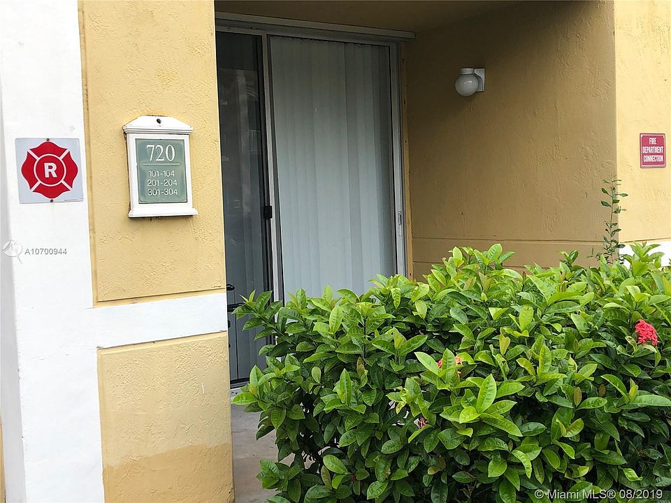 1st image of 720 SW 111th Ave APT 104