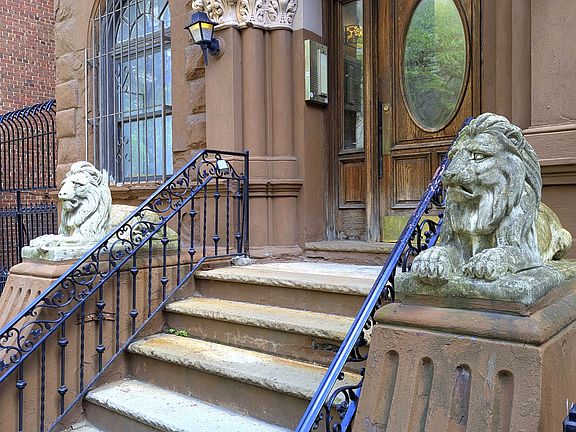 4th image of 646 W End Ave #1B