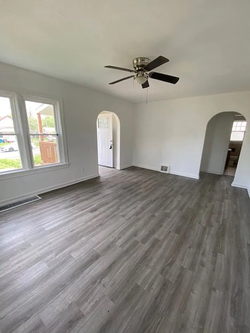 Large 3-Bedroom Home! — Photo 3