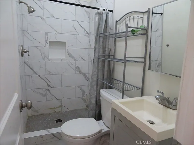 3923 1/4 S Normandie Ave — Photo 13