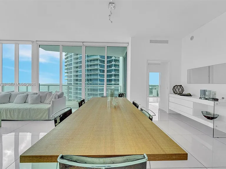 50 S Pointe Dr #2102 — Photo 10