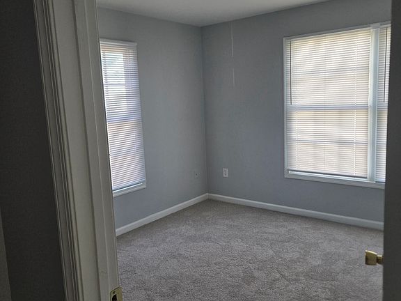 5th image of 108 Glenwood Ave #202