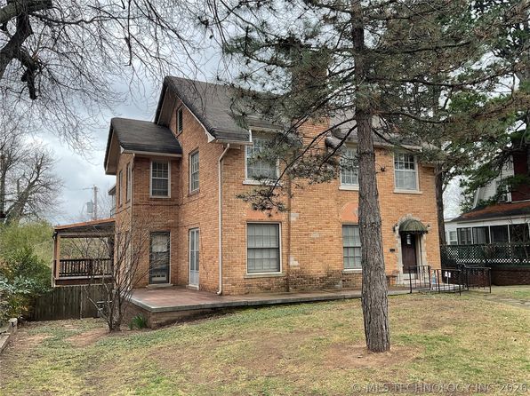 1350 E 19th St APT B