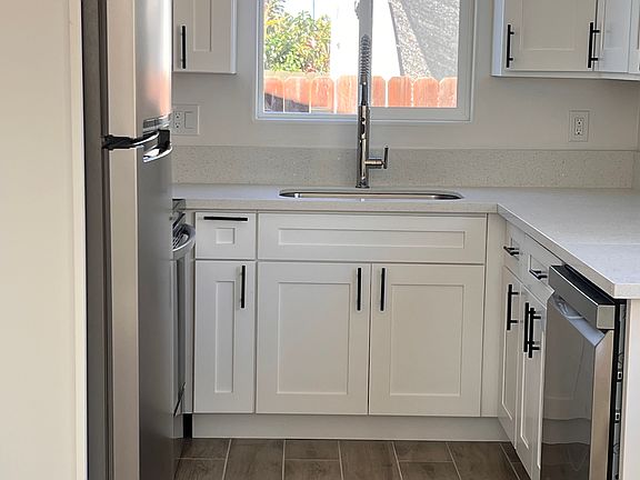 2nd image of 1515 Walton St #2