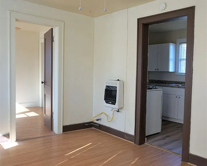 523 SW 26 — Photo 4