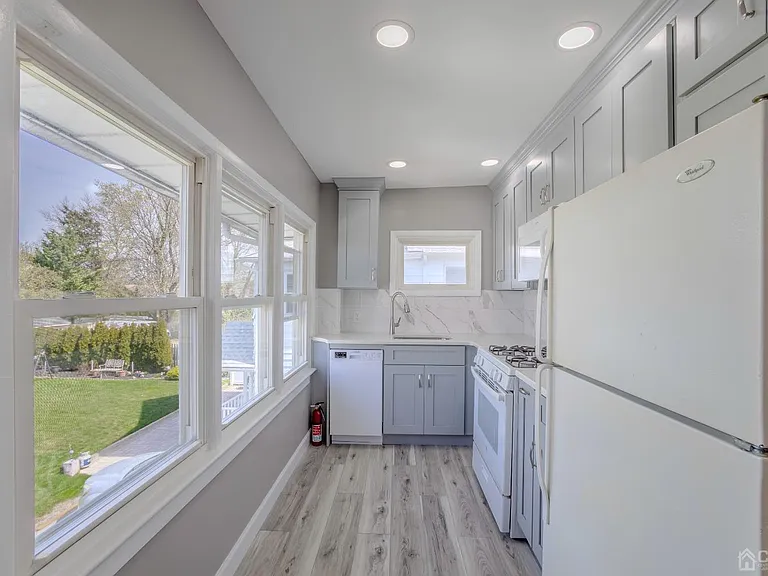 49 Riva Ave #2 — Photo 14