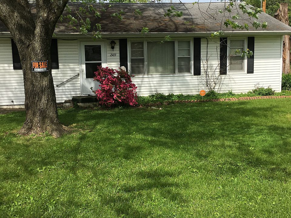 2nd image of 2103 Alexander St