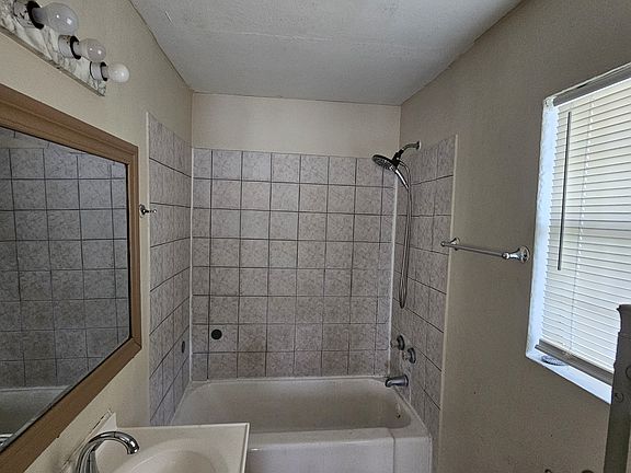 4th image of 1814B Arthur Ave #1