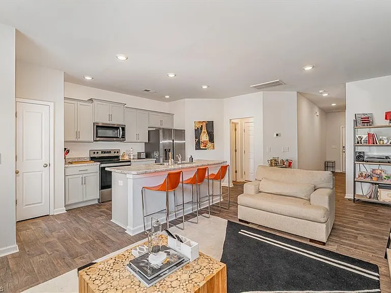 3805 Buckskin Way — Photo 3