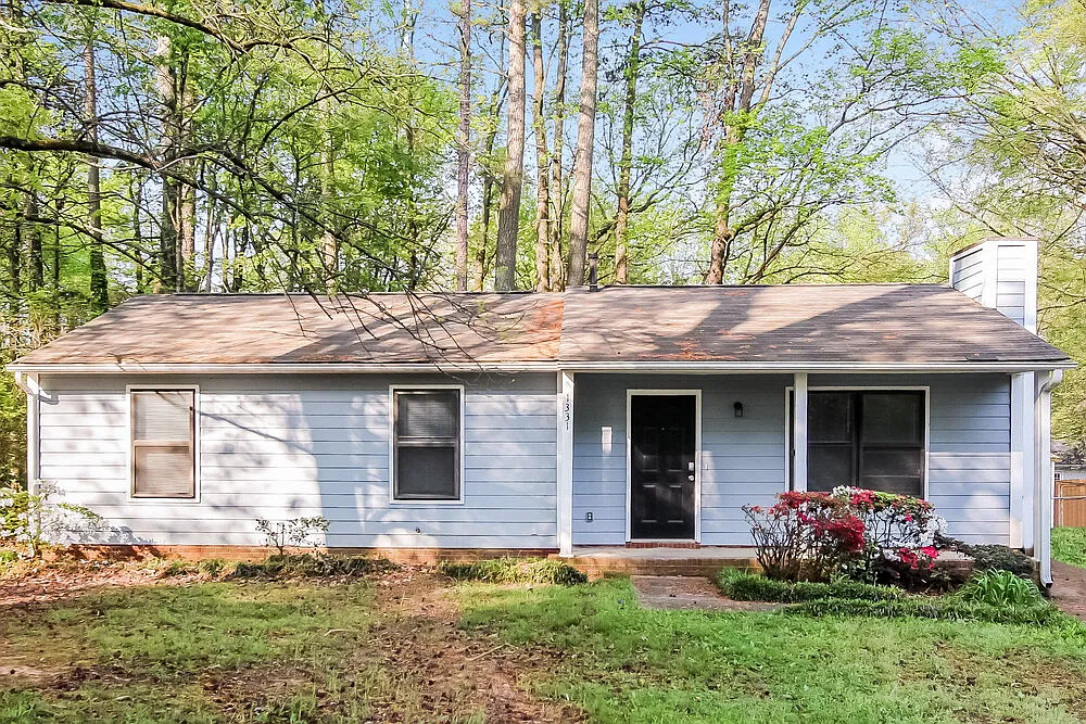 3 bed, 1.0 bath, 1164 sqft, $1,720 — Photo 3