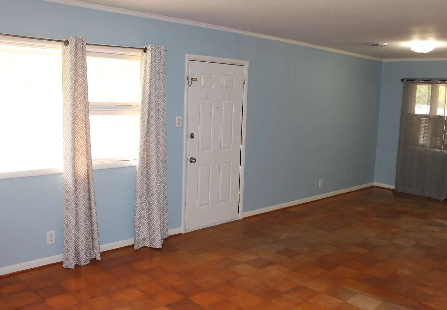 3 bed, 1.0 bath, $1,150 — Photo 2