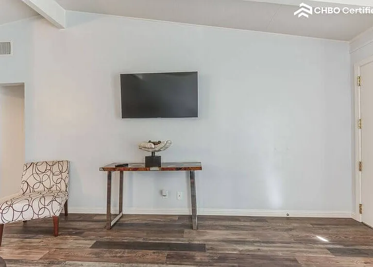 2912 W Century Blvd — Photo 22