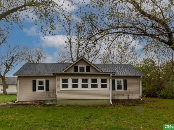 704 N 12th St, Tekamah, NE 68061