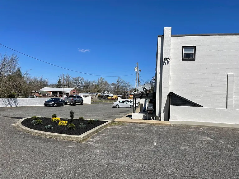 110 Railroad Ave — Photo 18