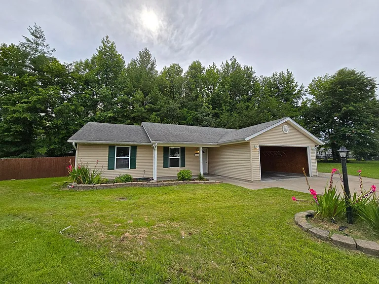 1601 Kiowa Dr — Photo 1