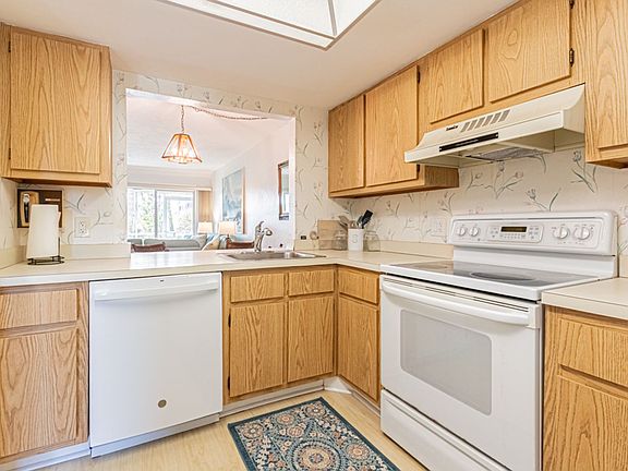 4th image of 1022 Manatee Rd APT D107