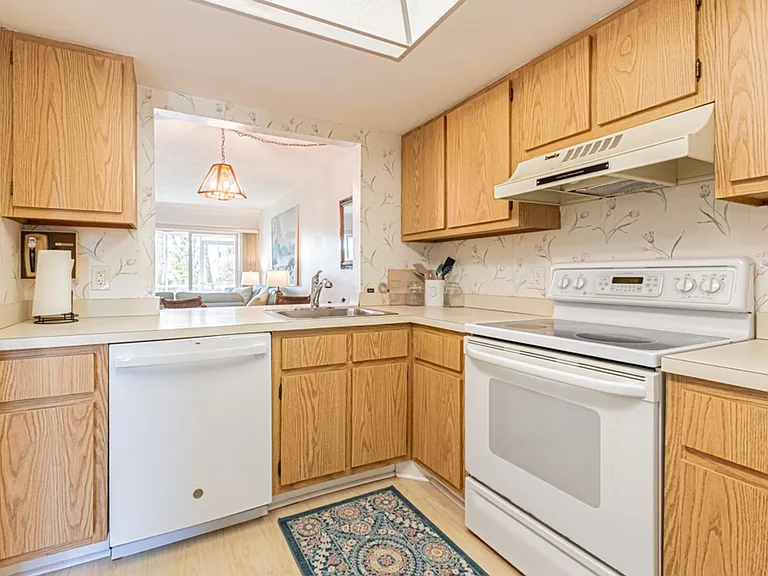 1022 Manatee Rd #D107 — Photo 4