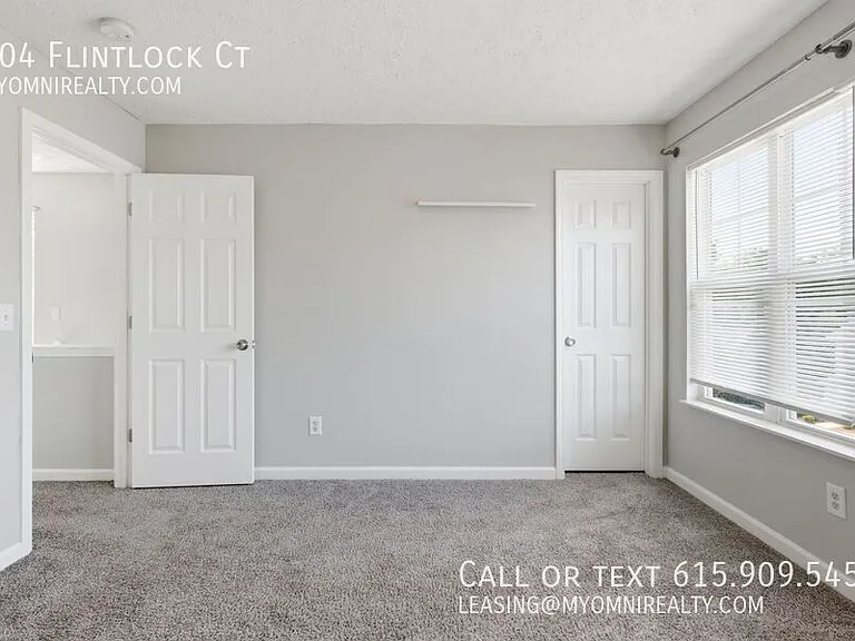 704 Courtney Ct — Photo 8