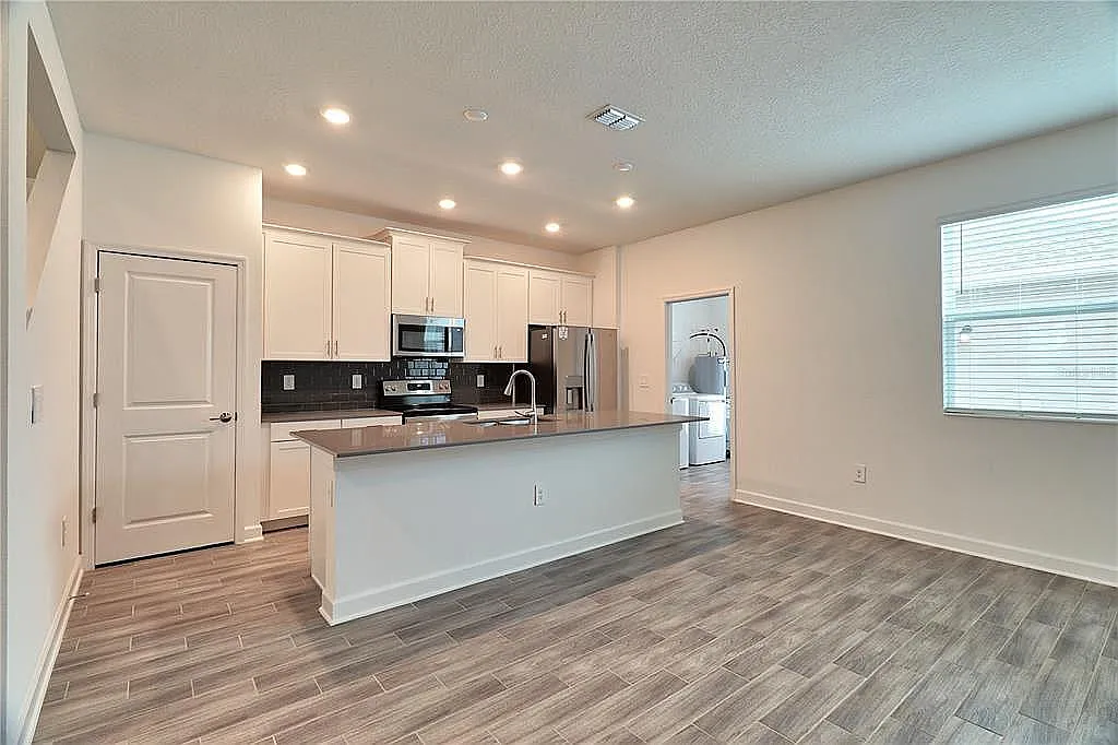 3084 Addison Blvd — Photo 3