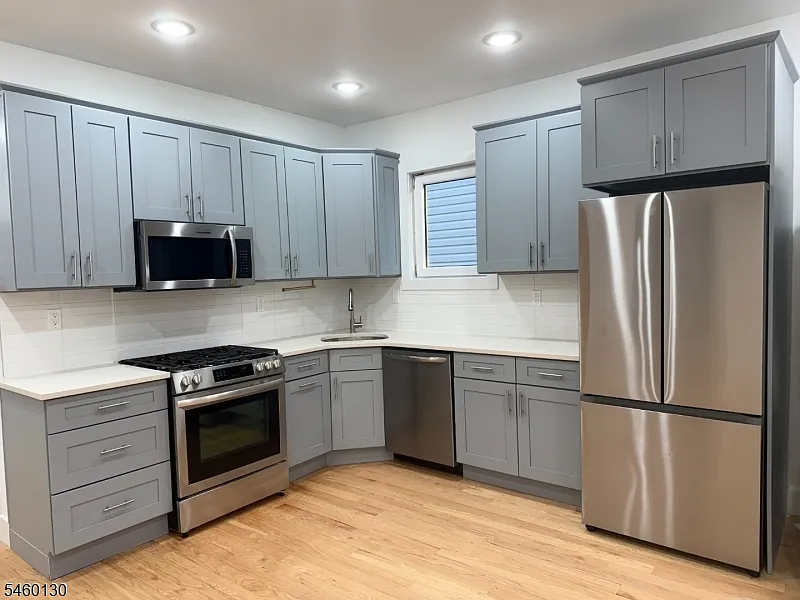 2 bed, 1.0 bath, 1000 sqft, $2,350 — Photo 4