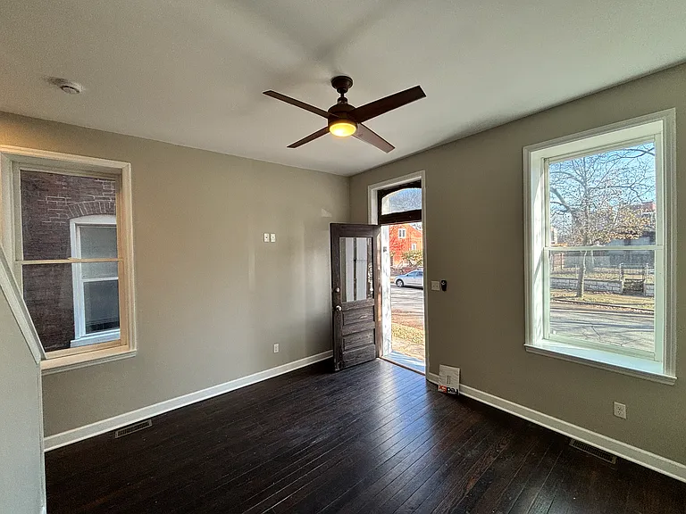 2253 Indiana Ave — Photo 11