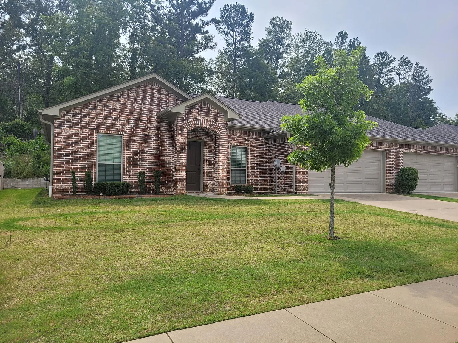 3 bed, 1400 sqft, $1,900 — Photo 2
