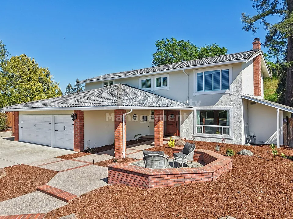 44 Lariat Ct