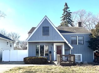 694 S York St, Elmhurst, IL 60126