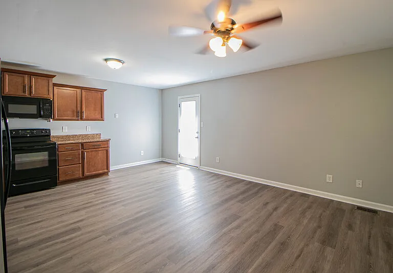1718A Thistlewood Dr — Photo 2