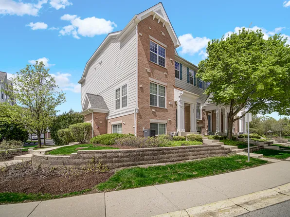82 Arcadia Ln, Lake Zurich, IL 60047
